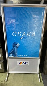 希少 JAS 非売品 日本 エアシステム 航空 広告 看板 スタンド パネル h160.5cm w80cm 格安売り切りスタート1048 a