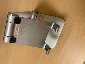 スマホ & iPad スタンド 折り畳み式 iPadに使用して居ました、使用感は画像参照下さい