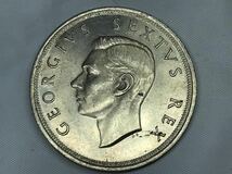 銀貨　南アフリカ　ケープタウン発見300年　5シリング銀貨　1952年　直径約38.9ｍｍ　厚さ約3.1ｍｍ　重さ約28.32g　大型銀貨_画像1