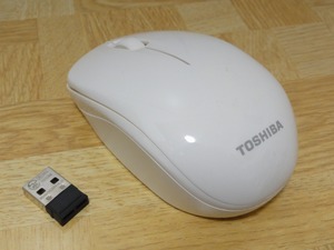 ★程度良好★TOSHIBA 東芝 ワイヤレスマウス ホワイト MORFFLUOA 無線レシーバー付属 日焼けなし 送料230円