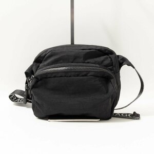 BAGGU ボディバッグ ブラック 黒 ショルダー 肩掛け 斜め掛け ナイロン シンプル モノトーン ユニセックス 男女兼用 軽量 URBANOUTFITTERS