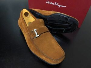 超美品 使用僅か フェラガモ 7EEE Ferragamo ガンチーニ サイドストラップ ブラウンスエード ドライビングシューズ 箱付 8100