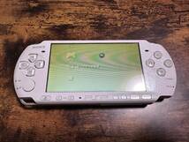 美品 1円スタート PSP「プレイステーション・ポータブル」PSP-3000 ホワイト メモリースティック_画像3