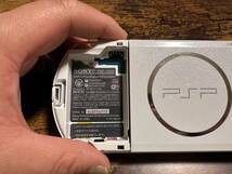 美品 1円スタート PSP「プレイステーション・ポータブル」PSP-3000 ホワイト メモリースティック_画像6