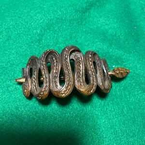 送料込　ハンドメイド　ヘビ柄の髪飾り　木製