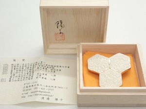 L999　和風 陶芸/焼物 ブローチ 作家 「渡辺陽子」 六角型 Japanese Ceramics brooch