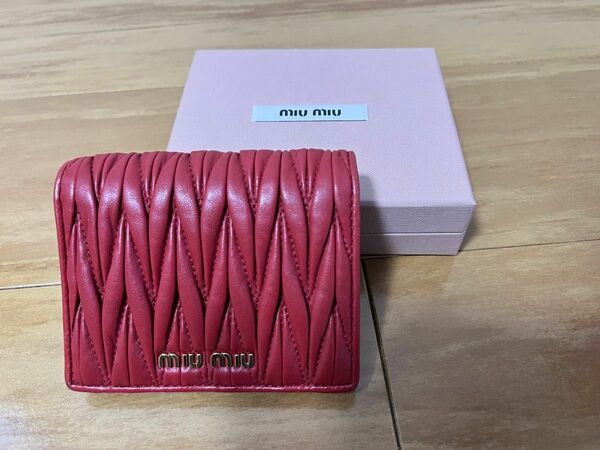 【美品】MIU MIU MATELASSE レッド