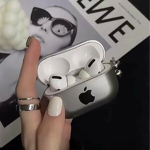 新品Air Pods 第三世代ケース りんご付き シルバー シリコン 指紋つきにくい　キーホルダー　保護ケース　