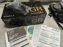 【良品】リコー GR DIGITAL IV RICOH デジカメ ケース レンズ ワイコンGW-2ミニファインダーGV-2メタルキャップオプション山盛りムック本付_画像2