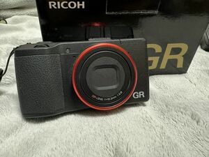 【迅速発送】RICOH GR コンパクトデジタルカメラ APS-Cムック本　限定赤リング　純正革ストラップ　純正ケース