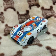 ポルシェ　ミニカー　シェル　ゼンマイ　ブリキ　約１１センチ 昭和レトロ　ビンテージ　当時物　レア　MARTINI PORSCHE_画像1