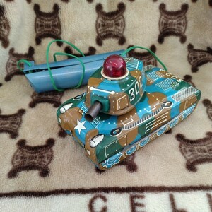  жестяная пластина танк примерно 15 см радиоконтроллер тип аккумулятора Showa Retro Vintage подлинная вещь Showa игрушка 