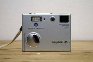 KONICA MINOLTA コニカミノルタ　DiMAGE　X21　シルバー　動作品　単三電池x2本