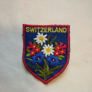 ワッペン 刺繍ワッペン　スイス　SWITZERLAND お花　飾り　未使用　青　赤　白　お土産　手芸　材料　パーツ　裁縫　可愛い　女の子