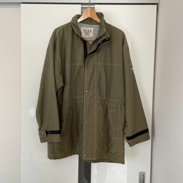 NCAAのコートです。何度か着用した古着なので、ご理解ある方の購入をお願いします。