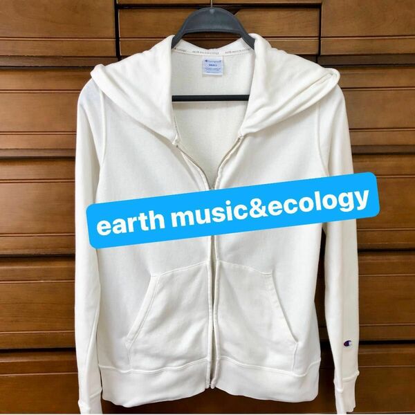 earth music&ecology白色パーカー