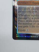 ◆ MTG / マジック : ザ・ギャザリング ◆ (部分光沢Foil) 戦争と平和の剣 / Sword of War and Peace　カードスリーブ入　管理番号1_画像4