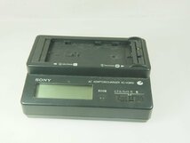 B999☆☆良品★ソニー 充電器 AC-VQ850_画像1