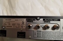 SHARP　ブルーレイディスクレコーダー　2013年製　BD-W1500 　1TB 　リモコン　B-CASカード　取扱説明書　差し込みプラグ付き　ジャンク品_画像6