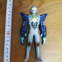 ウルトラマンエックス ウルトラヒーローシリーズ サイバーゴモラアーマー ライブサイン付属 絶版 ソフビ フィギュア_画像1