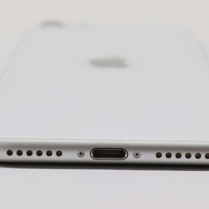 バッテリー最大容量79％ SIMロック解除済み au iPhone SE 第2世代 64GB ホワイト SIMフリー MX9T2J/A アイフォン SE2 本体の画像6