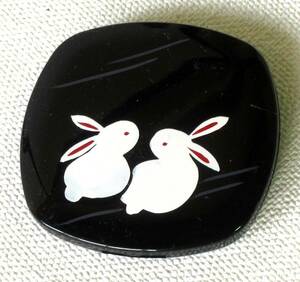 Art hand Auction ★Cute hand-painted maki-e♪ Aizu lacquer etiquette mirror rabbit ★Free shipping★, cosmetics, skin care, makeup tools, cosmetic accessories, hand mirror