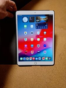 iPad Pro 10.5インチ Cellular 256GB キーボーカバーペンセット