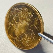 イギリス　硬貨　エリザベス2世女王　1985年　聖ジョージ　竜殺し　ナイト　ドラゴン　コイン　古銭　重さ16.92g_画像3