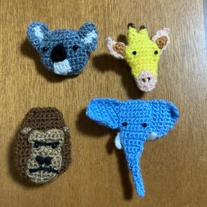 かぎ針編みで編んだ動物のお顔ブローチ4種　キリン、ぞう、コアラ、ゴリラ　ハンドメイド品