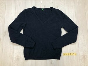 BENETTON Benetton lady's V neck knitted sweater S navy blue 