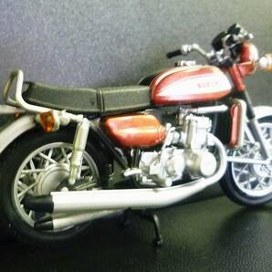 1/24 スズキ GT750 ブライトレッド スズキ GT 750 並列3気筒水冷 バッファロー 水牛 1971の画像7