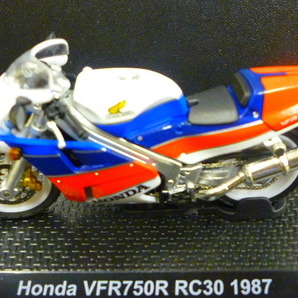 ☆希少出品 1/24 ホンダ  RC30  VFR750R HONDA RC 30  VFR  750R トリコロールカラー 1987 の画像7