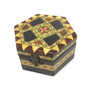 152 スペイン グラナダ製 寄木細工 アクセサリーケース 小物入れ 工芸品 土産 小箱 宝石箱 ジュエリーケース 高さ約4.5cm