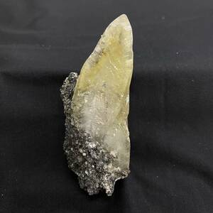 860 鉱石 原石 天然石 カルサイト 犬牙状方解石 炭酸塩鉱物 93g インド産 鉱物 黄色 