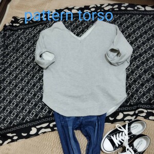 美品　アンティカ　pattern torso　ストレッチ抜群　Ｖネック半袖　五分袖　スウェット　ポケットあり　グレー　flee　