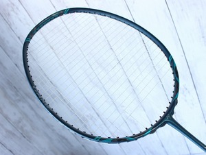 【即決・美品】ヨネックス YONEX ナノフレア800ゲーム バドミントンラケット 4UG5