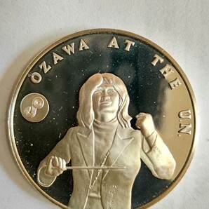 小澤征爾 1974年 国連デーコンサート記念純銀製メダル、オリジナル箱・説明書付 の画像5