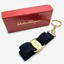 仙16 Salvatore Ferragamo キーリング キーチャーム ヴァラリボン キーホルダー ネイビー系 ゴールドカラーフェラガモ_画像1