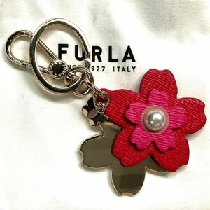 仙53 FURLA フラワーモチーフ キーリング キーチェーン バッグチャーム ピンク系 ゴールド金具 フェイクパール 保存袋 フルラ 花モチーフ