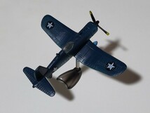 【美品】チョコエッグ　戦闘機シリーズ　第3弾　F4U-1D コルセア (彩色違い)　解説書付き　フィギュア_画像3