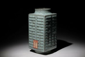 特別依頼出品　織田家由来某寺院所蔵　官窯琮式瓶　高さ約22cm　(検)琮式瓶 青磁花瓶 氷裂紋 花入 唐物 中国美術