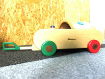 その６　小さい子のおもちゃ 木の車 キッズアリーナ 木製玩具 押し車 木製で手に優しいシンプルな玩具　カタカタ引いて押して引っ張って_画像1
