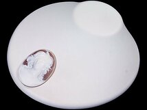 【ジュエリー極】作家品 サイン刻印有り 美しい女性 高級シェルカメオルース 55.6ｍｍ×41.5ｍｍ k8168i【送料無料】_画像5