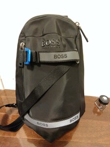 本物　美品　hugo boss ボディーバッグ　レシート付