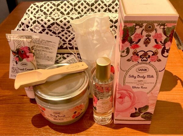 SABON ホワイトローズ　4点セット　＋　限定ポーチ