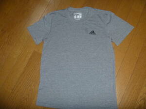 MENS' adidas ULTIMATE TEEのグレイの半袖T-シャツ SMALL 189