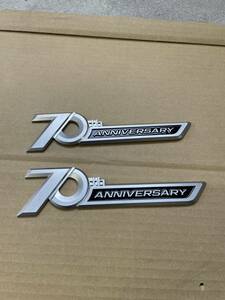 70周年アニバーサリーエンブレム 2個 トヨタランドクルーザー用LC100 LC200 LC300 LC70 LC71 LC76 FJ79サイドリア3D