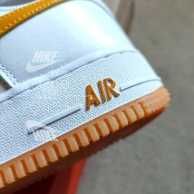 新品 正規品 NIKE ナイキ AIR FORCE1 LOW エアフォース1 ロー レトロ 白 ホワイト 黄 ゴールド系 ガムソール 27cm US9 箱付き_画像3