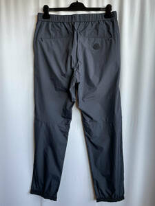 新品 本物 モンクレール ナイロン ロング パンツ 52 MONCLER グレー 黒 ブラック ズボン ロゴ ワッペン ウェア トレーニング アウトドア