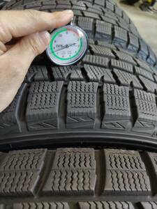 ダンロップ　スタッドレス　205/60R16 バリ溝　中古　製造年2018年製　ウインターマックス　